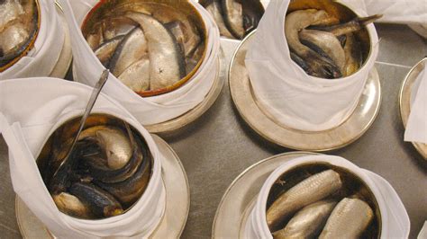 the smelliest fish in the world|Surströmming Revisited: Eating Swedens Famously。